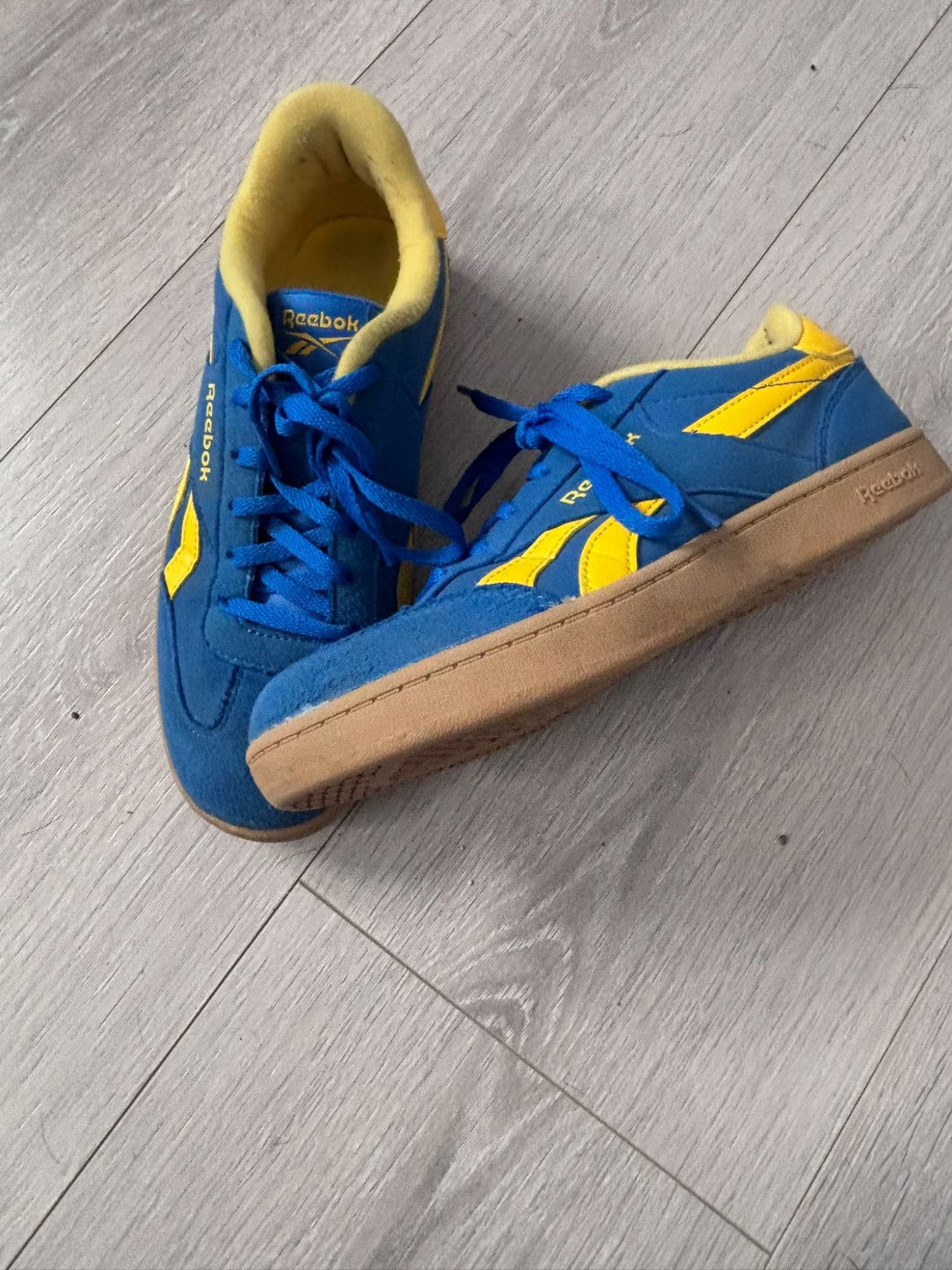 Reebok suede sneakers, blue / yellow, gum sole, photo 1